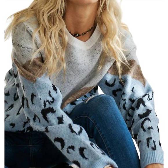 NEW ADORA leo print sweater in blue - Picture 4 of 4